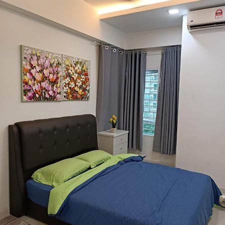 Qaisara D'Savanna Homestay@Southville City Bangi Bagian luar foto