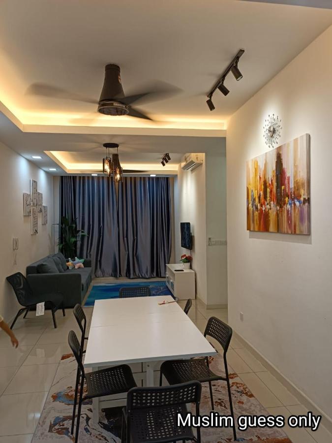 Qaisara D'Savanna Homestay@Southville City Bangi Bagian luar foto