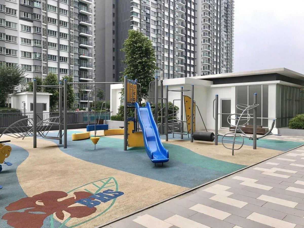 Qaisara D'Savanna Homestay@Southville City Bangi Bagian luar foto